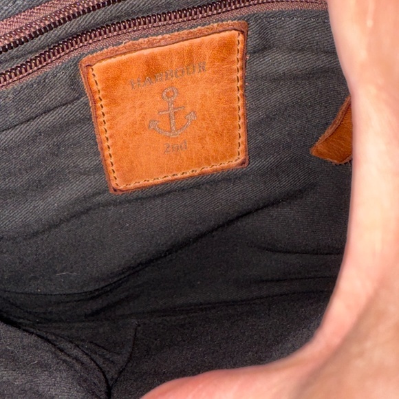 Harbour 2nd Leather Shoulder Bag - Picture 3 of 10